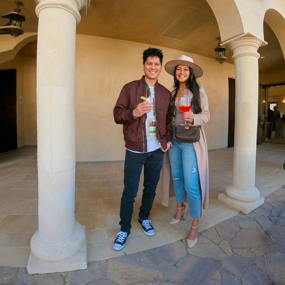 Instagram @partyof4sometimes2 - Picture 6 of 12